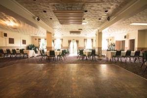 Restaurace v ubytování Pinegrove Hotel