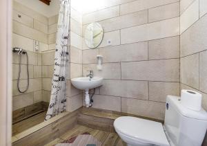 Koupelna v ubytování Eco Hostel DROVA