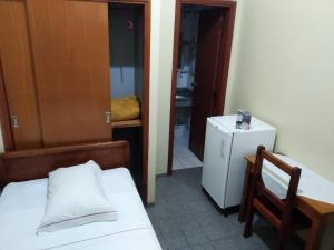 Rúm í herbergi á FRONTIER PALACE HOTEL