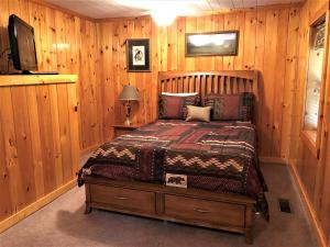 Bearly Rustic Cabin