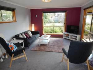 Χώρος καθιστικού στο Holiday home by the beach in St Helens
