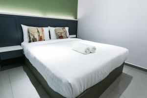 Postel nebo postele na pokoji v ubytování Hotel 99 Kota Kemuning