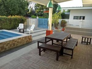 Bazén v ubytování บ้านพิม nebo v jeho okolí