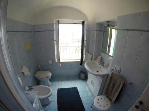 Kamar mandi di Villa La Mura