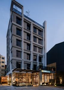 una representación de un hotel con un edificio en Tian Zhong Hotel en Tianzhong