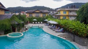 Der Swimmingpool an oder in der Nähe von Temple Tree Resort & Spa