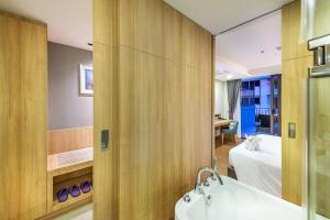 Koupelna v ubytování PLAAI Prime Hotel Rayong SHA Extra Plus