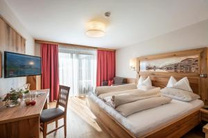 Postel nebo postele na pokoji v ubytování Hotel Garni Tirolerhof