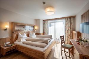 Postel nebo postele na pokoji v ubytování Hotel Garni Tirolerhof