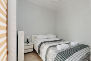 Posteľ alebo postele v izbe v ubytovaní ShortStayPoland Zdziechowskiego (B72)