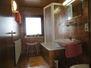 Koupelna v ubytování Pension Leppert + 10 fotografií