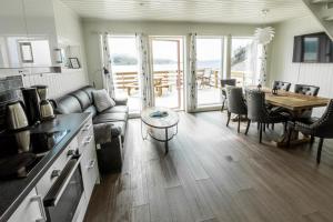 Kuchyň nebo kuchyňský kout v ubytování Lofoten Rorbu Lodge