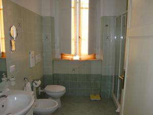A bathroom at Bed & Breakfast Lucca Fora Még 37 kép