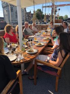 Galeriebild der Unterkunft Hotelboot Zwaan in Amsterdam