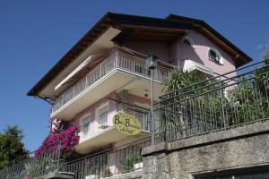 A balcony or terrace at Villa Ai Colli