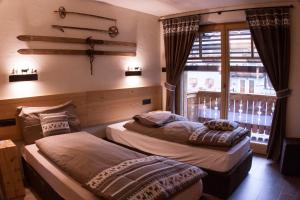 A bed or beds in a room at CHALET REMI - DOMIN