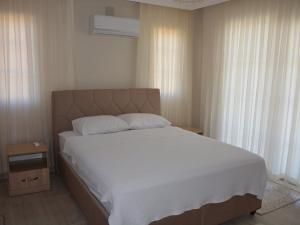 A bed or beds in a room at Konak Sari Még 27 kép