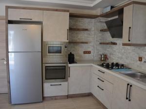 A kitchen or kitchenette at Konak Sari