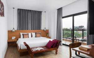 Postel nebo postele na pokoji v ubytování Phnom Penh 51 Hotel & Residences