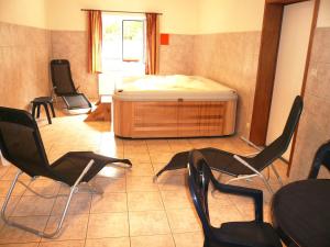 Posezení v ubytování Holiday Home in Waimes with Sauna & Bubble Bath