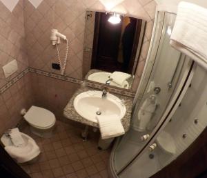 A bathroom at Hotel Damian Park Hotel Delle Magnolie