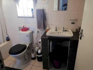 Ένα μπάνιο στο Serenity Guesthouse