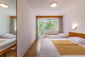 Posteľ alebo postele v izbe v ubytovaní Holiday Resort Kačjak