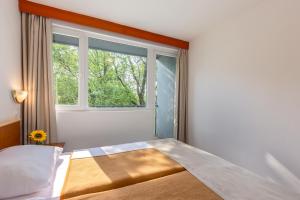 Posteľ alebo postele v izbe v ubytovaní Holiday Resort Kačjak