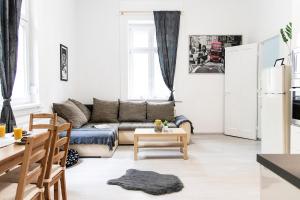 Ruang duduk di Dora apartment near Buda Castle with PARKING!