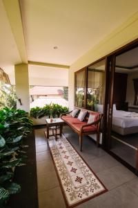 Un pat sau paturi într-o cameră la Rumah Taman
