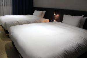 Postel nebo postele na pokoji v ubytování Rivertain Hotel Gyeongju