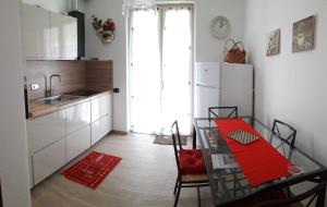 A kitchen or kitchenette at Alle Porte di Genova