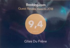 a poster for a guest review awards with a gold circle at Gîtes du Frêne in Wattignies