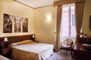 A bed or beds in a room at Actor Hotel