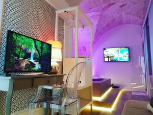 TV a/nebo společenská místnost v ubytování Christian's Suites & Spa