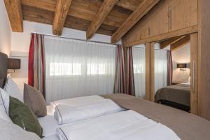 Postel nebo postele na pokoji v ubytování Matthiol Appartements + 37 fotografií