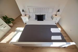 A bed or beds in a room at Le Monde Apartment Bratislava - amazing 5BDR in downtown