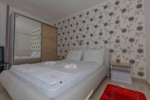 Postel nebo postele na pokoji v ubytování Villa Rossa Apartments