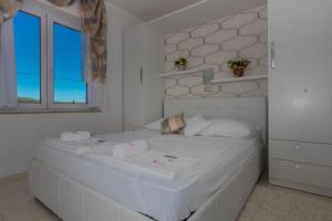 Postel nebo postele na pokoji v ubytování Villa Rossa Apartments