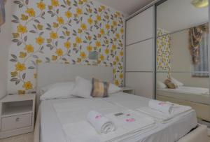 Postel nebo postele na pokoji v ubytování Villa Rossa Apartments
