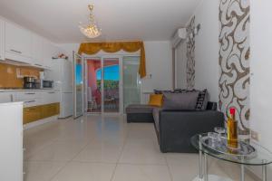 Kuchyň nebo kuchyňský kout v ubytování Villa Rossa Apartments