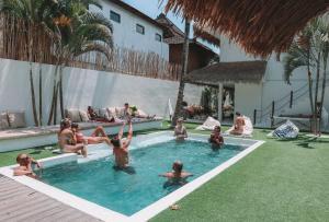 Swimmingpoolen hos eller tæt på Kuna Bali
