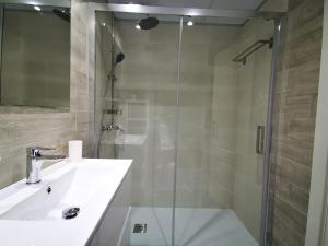 Ein Badezimmer in der Unterkunft VTZ El Balcón de Torre Nueva III
