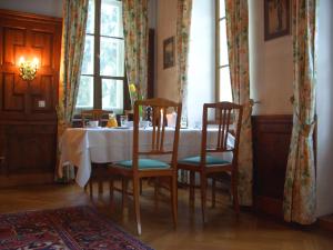 Ein Sitzbereich in der Unterkunft Villa Solitude