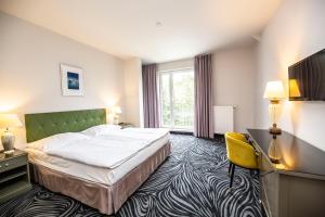 Łóżko lub łóżka w pokoju w obiekcie Parkhotel Carlsbad Inn