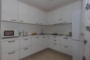 Kuchyňa alebo kuchynka v ubytovaní Villa Marija Apartments