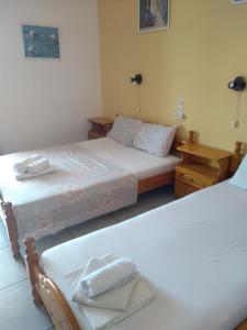 A bed or beds in a room at Haus Pigadi