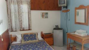 A television and/or entertainment centre at Haus Pigadi