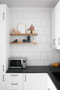 Kuchyňa alebo kuchynka v ubytovaní Apartament KOSMOS z miejscem parkingowym