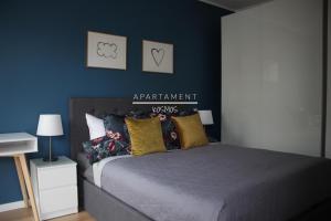 Posteľ alebo postele v izbe v ubytovaní Apartament KOSMOS z miejscem parkingowym